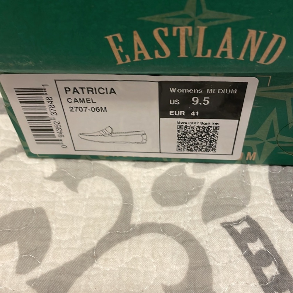 NIB Eastland Patricia Loafers in Camel SZ 9.5 - Picture 6 of 6
